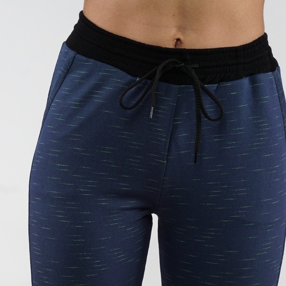 Joggers with side pockets - Picture 3 of 3